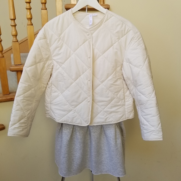 2/$12 Gap Gray Knit Skirt Inverted Pleats Tulip Shape Cute Comfortable Size S - Picture 3 of 7